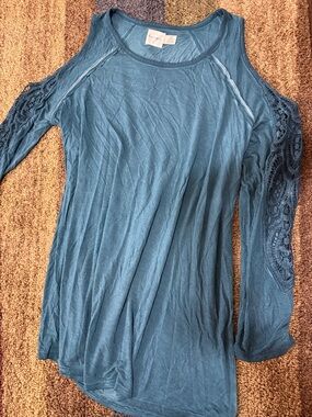 Lace-Trim Cold Shoulder Women's Top - Blue 0X
